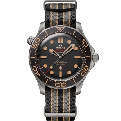Omega 007*** Edition Seamaster Diver 300M 42 mm, titan på NATO-band 210.92.42.20.01.001