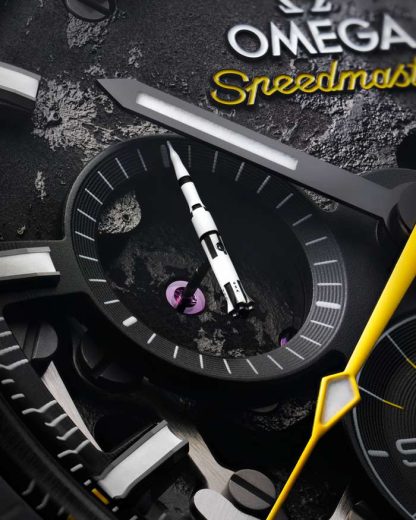 Omega Apollo 8 Speedmaster Dark Side of the Moon 44,25 mm, svart keramik på gummiarmband 310.92.44.50.01.001 - Bild 5