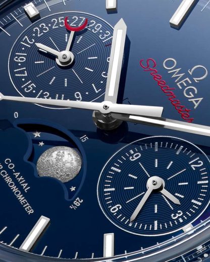 Omega Blue Side Of The Moon Speedmaster Moonphase 44,25 mm, blå keramik på läderband 304.93.44.52.03.001 - Bild 2