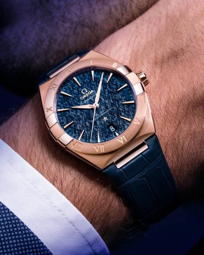 Omega Constellation 39 mm, Sedna™-guld på läderarmband 131.53.39.20.03.001 - Bild 4