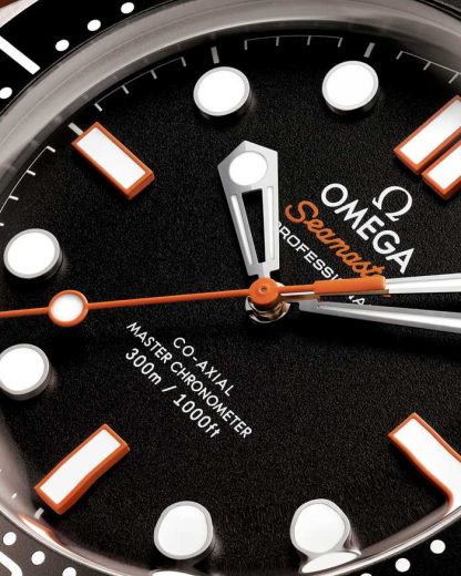 Omega New Seamaster Diver 300M 42 mm, stål på gummiband 210.32.42.20.01.006 - Bild 4