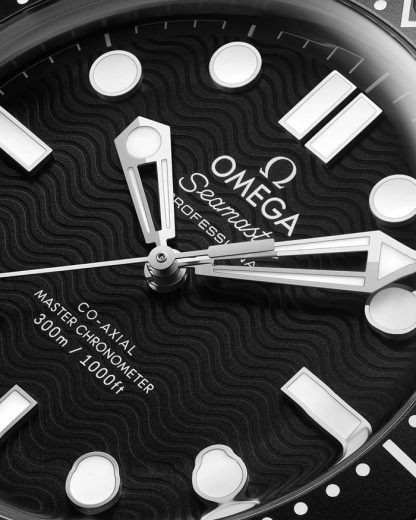 Omega Seamaster Diver 300M 42 mm, stål på gummiband 210.32.42.20.01.003 - Bild 4
