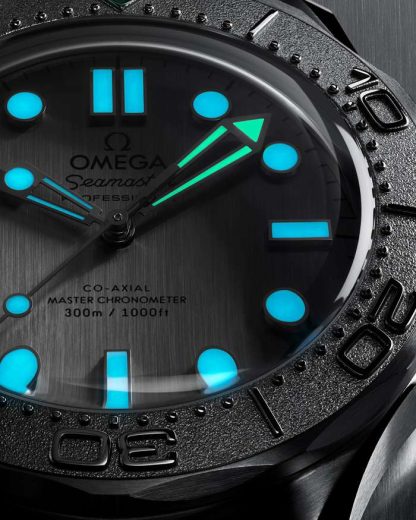 Omega Seamaster Diver 300M 42 mm, stål på gummiband 210.32.42.20.06.002 - Bild 4