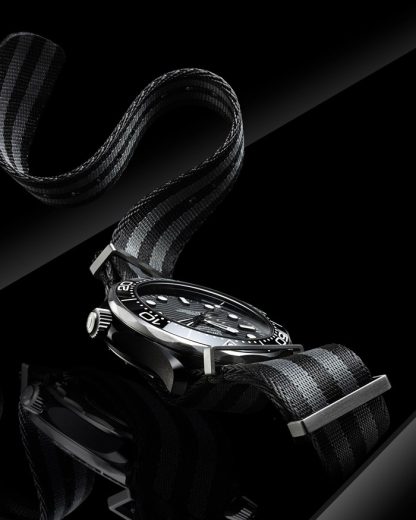 Omega Seamaster Diver 300M 43,5 mm, svart keramik på NATO-band 210.92.44.20.01.002 - Bild 4