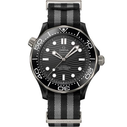 Omega Seamaster Diver 300M 43,5 mm, svart keramik på NATO-band 210.92.44.20.01.002