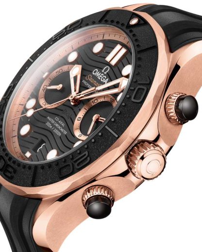 Omega Seamaster Diver 300M 44 mm, Sedna™ guld på gummiband 210.62.44.51.01.001 - Bild 3