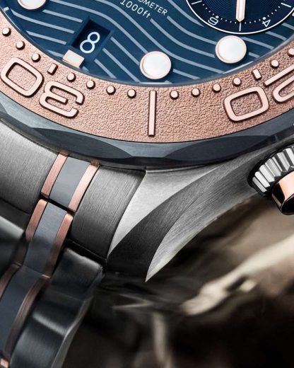 Omega Seamaster Diver 300M 44 mm, titan - tantal - Sedna™-guld på titan - tantal - Sedna™-guld 210.60.44.51.03.001 - Bild 5