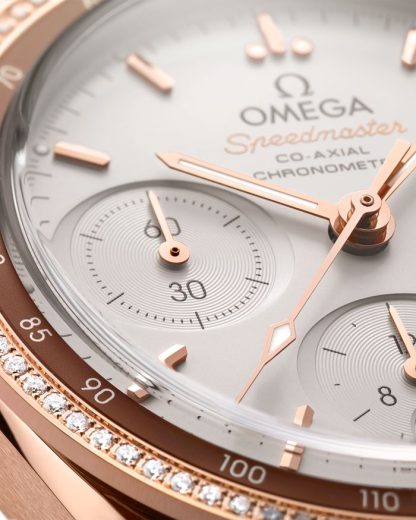Omega Speedmaster 38 38 mm, Sedna™-guld på läderarmband 324.68.38.50.02.003 - Bild 3